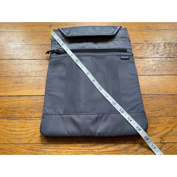 PATAGONIA Refugio Padded Laptop Sleeve for 14" Laptop - Picture 10 of 10